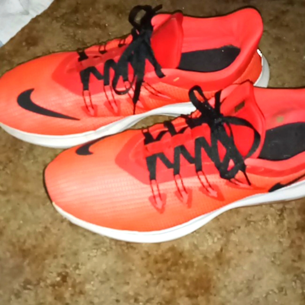 Men's Nike Quest "Red Orbit" size 10.5 running shoes